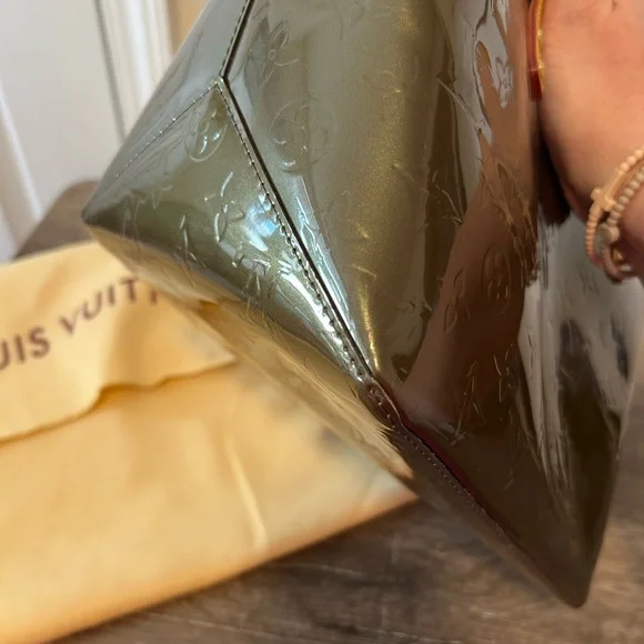 Louis Vuitton Vernis Patent Tote in Dark Brown with Natural Vachetta Handles - Picture 5 of 14